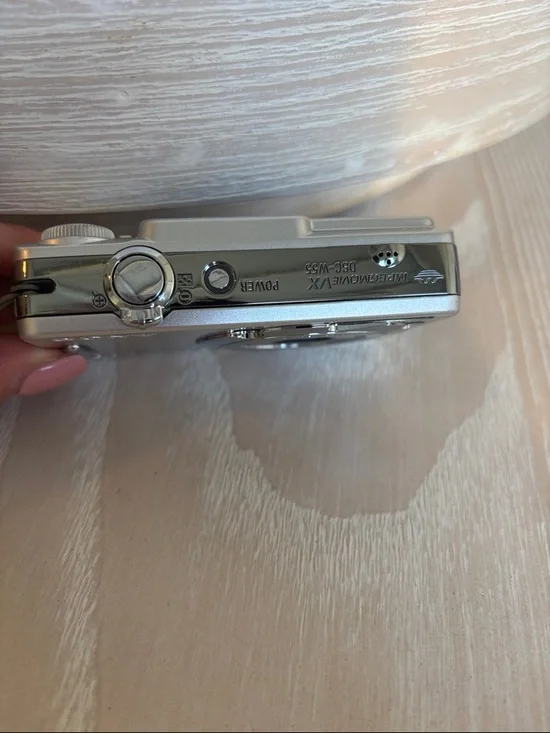 Sony Compact Point-and-Shoot Camera in Silver - Picture 5 of 14